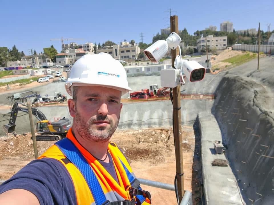 פרויקט סימפל קיי מספר 38 — התקנת מערכות אבטחה