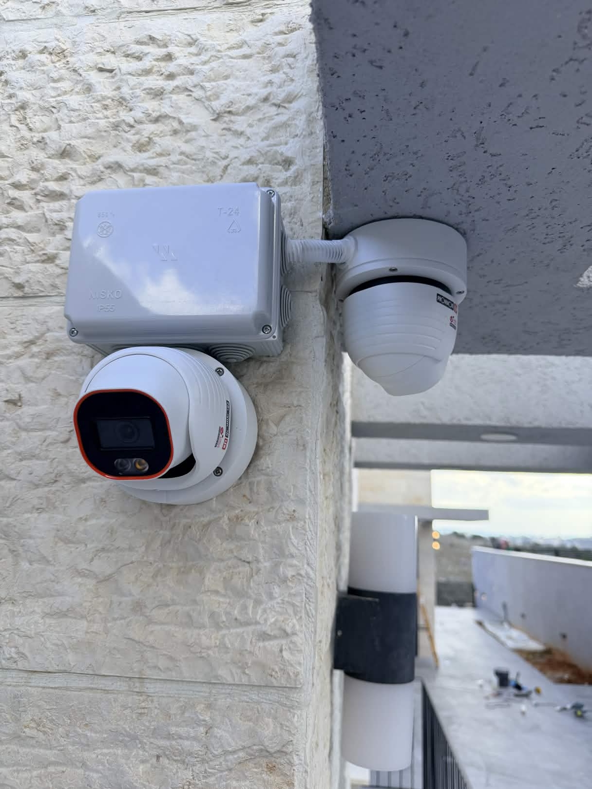 פרויקט סימפל קיי מספר 64 — התקנת מערכות אבטחה