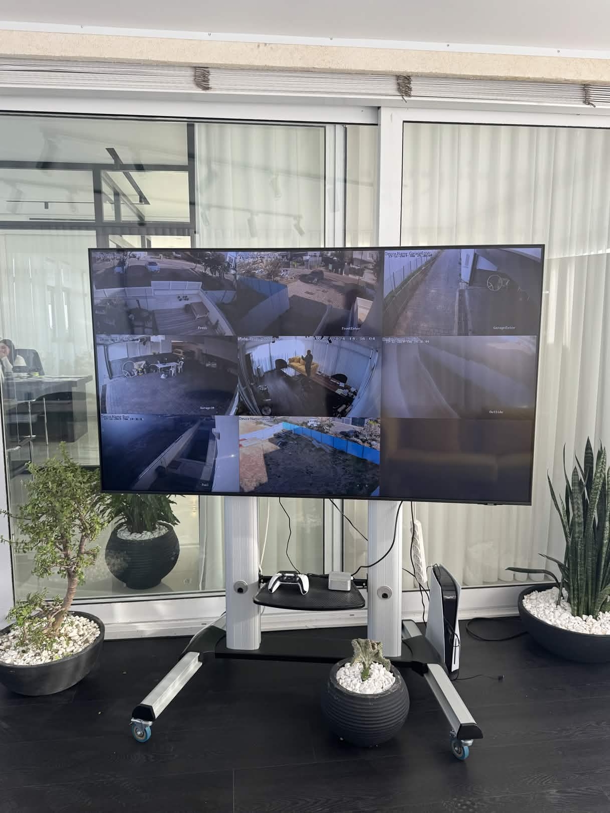 פרויקט סימפל קיי מספר 67 — התקנת מערכות אבטחה